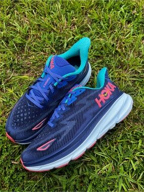 CLEAN Hoka size 9.5 Womens Clifton 9 Bellwether Blue Running shoes